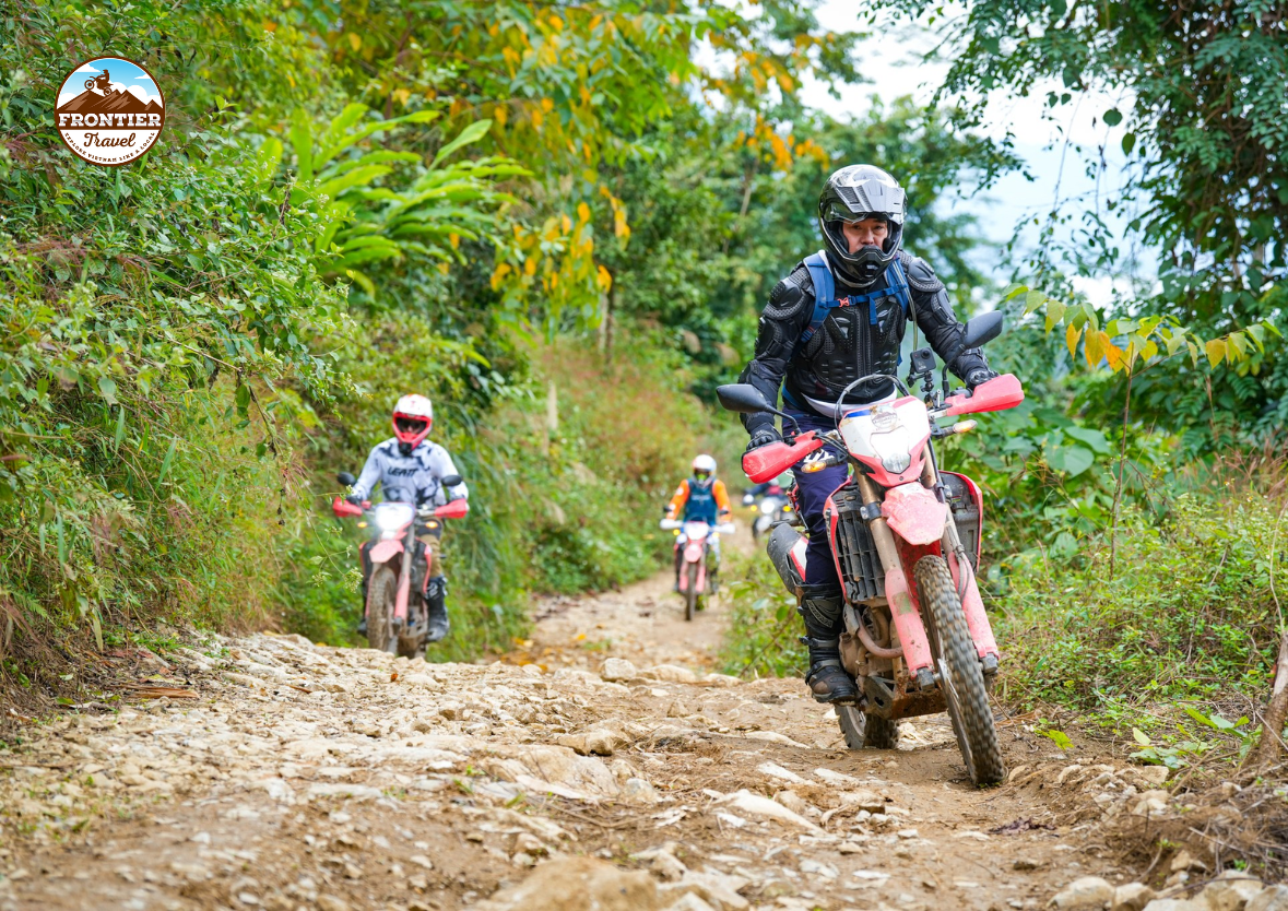 ECE-certified full-face helmet essential for big bike riding and long-distance travel in Vietnam